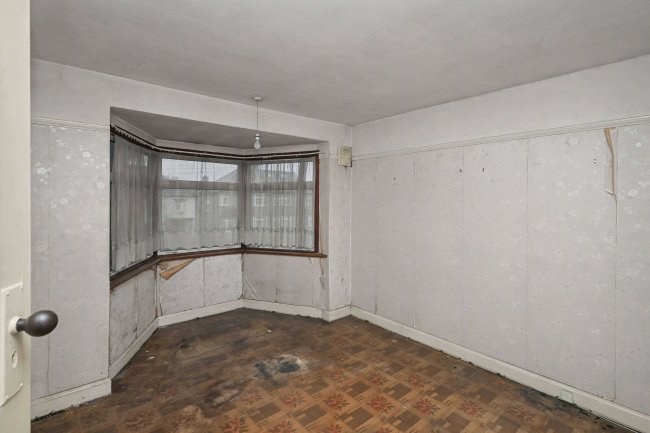 11 Meadway, Enfield, London EN3 6NT 50