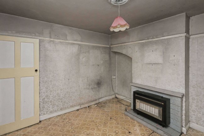 11 Meadway, Enfield, London EN3 6NT 50