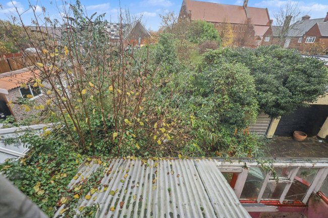 11 Meadway, Enfield, London EN3 6NT 50