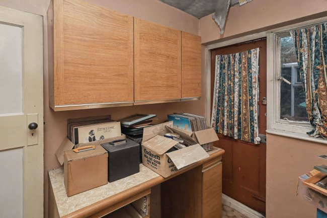 11 Meadway, Enfield, London EN3 6NT 50