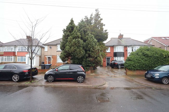 11 Meadway, Enfield, London EN3 6NT 50