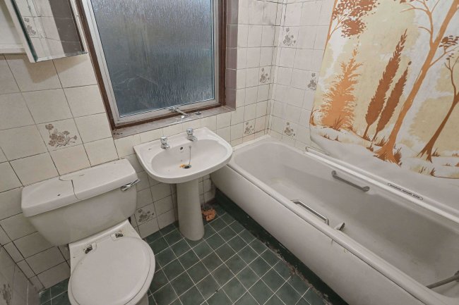 11 Meadway, Enfield, London EN3 6NT 50