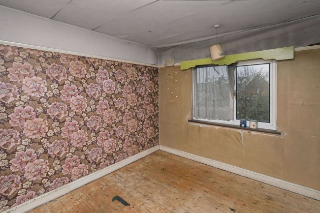 11 Meadway, Enfield, London EN3 6NT 50