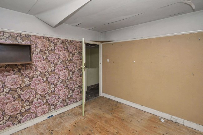 11 Meadway, Enfield, London EN3 6NT 50