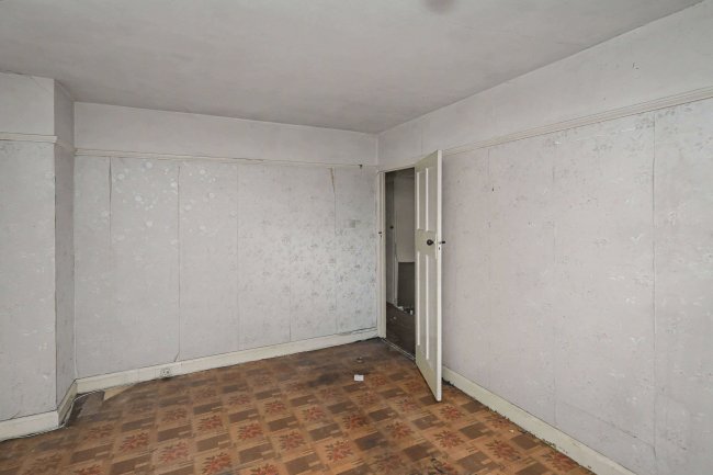 11 Meadway, Enfield, London EN3 6NT 50