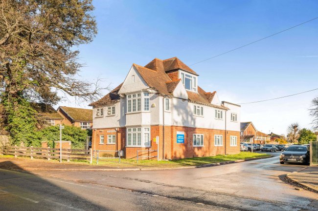 The White House, Crouch Oak Lane, Addlestone, Surrey, KT15 2AN 4