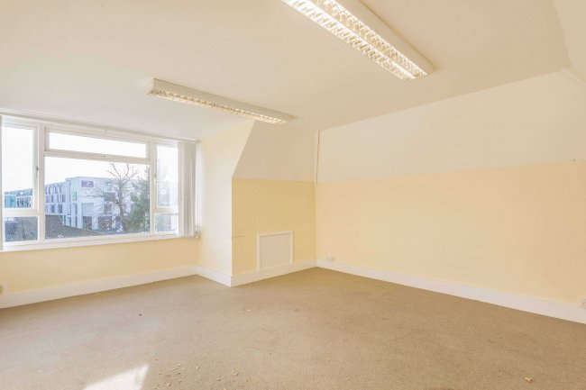 The White House, Crouch Oak Lane, Addlestone, Surrey, KT15 2AN 4