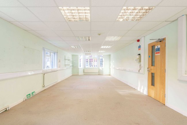 The White House, Crouch Oak Lane, Addlestone, Surrey, KT15 2AN 4