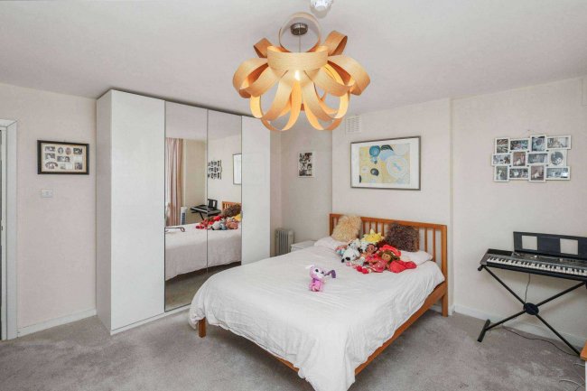 4 Antrim Grove, Belsize Park, London NW3 4XR 2