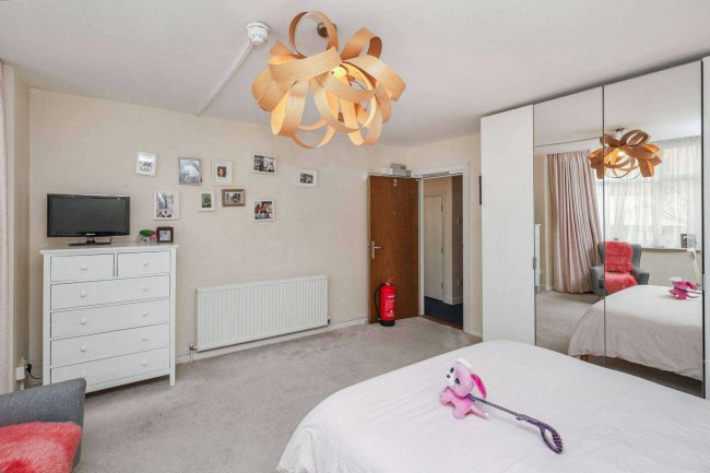 4 Antrim Grove, Belsize Park, London NW3 4XR 2