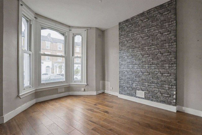 8A & 8B York Road, North Acton, London W3 6TP 72