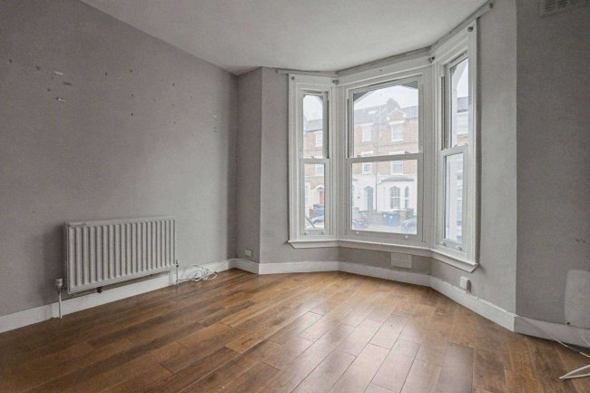 8A & 8B York Road, North Acton, London W3 6TP 72