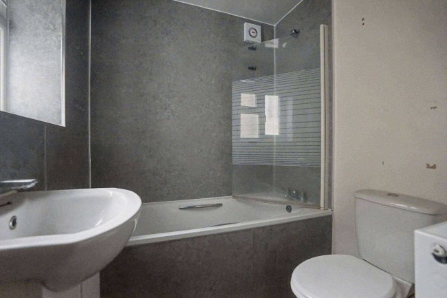 8A & 8B York Road, North Acton, London W3 6TP 72