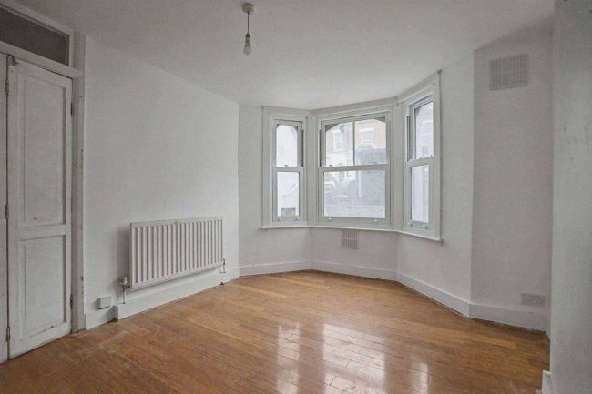 8A & 8B York Road, North Acton, London W3 6TP 72