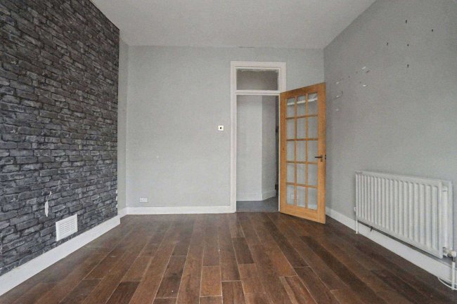 8A & 8B York Road, North Acton, London W3 6TP 72