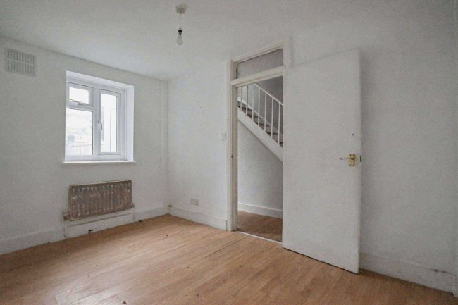 8A & 8B York Road, North Acton, London W3 6TP 72