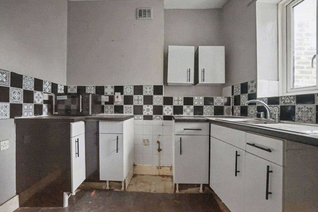 8A & 8B York Road, North Acton, London W3 6TP 72