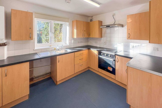 23 – 27 Corn Bar, Witney, Oxfordshire, OX28 6FB 5