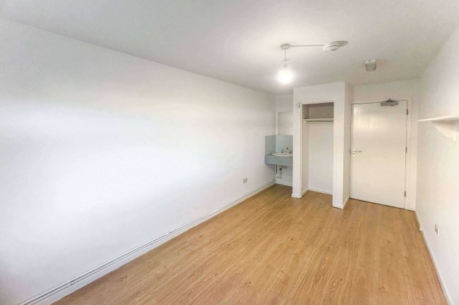 23 – 27 Corn Bar, Witney, Oxfordshire, OX28 6FB 5