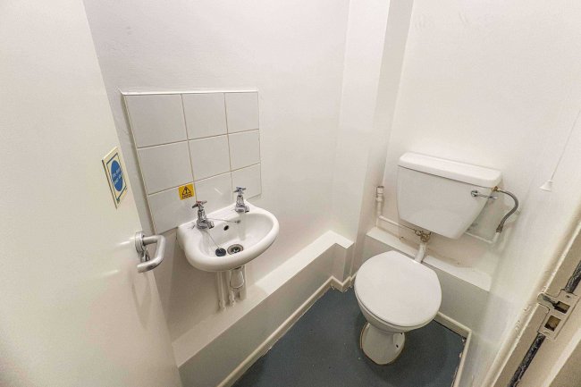 23 – 27 Corn Bar, Witney, Oxfordshire, OX28 6FB 5