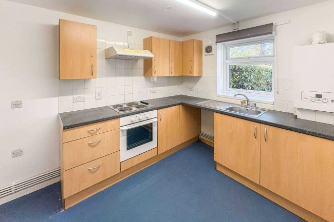 23 – 27 Corn Bar, Witney, Oxfordshire, OX28 6FB 5