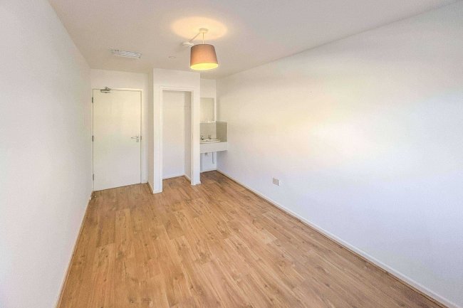 23 – 27 Corn Bar, Witney, Oxfordshire, OX28 6FB 5