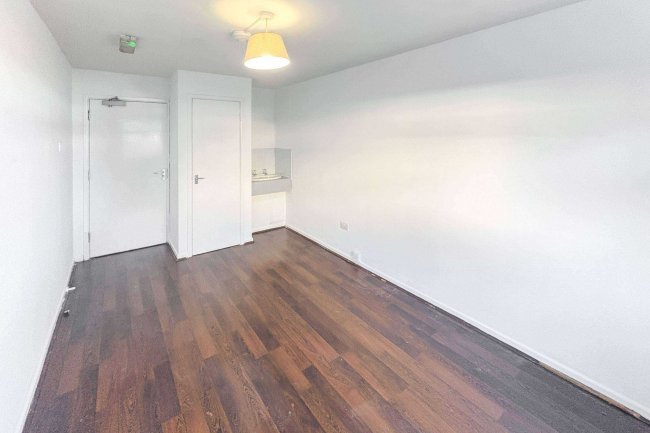 23 – 27 Corn Bar, Witney, Oxfordshire, OX28 6FB 5