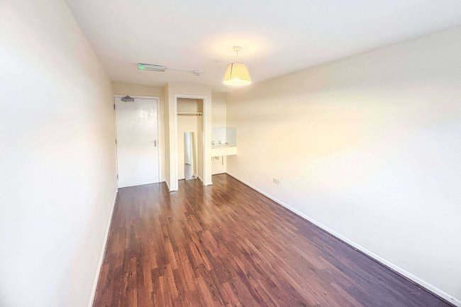 23 – 27 Corn Bar, Witney, Oxfordshire, OX28 6FB 5