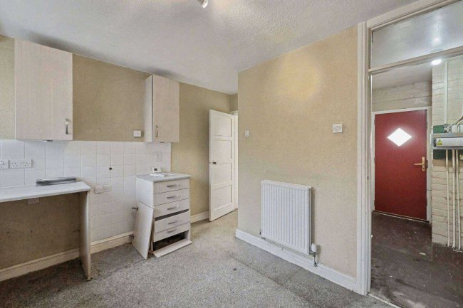 176 Windermere Road, Middleton, Manchester M24 5WG 9