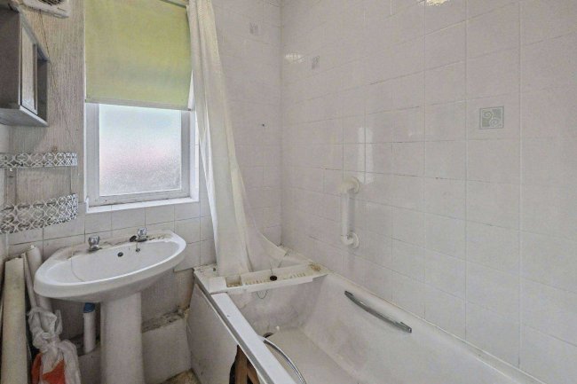 4 Lingmoor Close, Middleton, Manchester M24 4JW 52