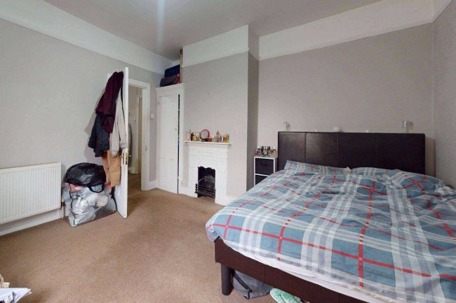 28 High Street, Northwood HA6 1BN 3