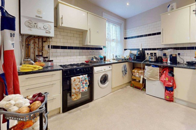 28 High Street, Northwood HA6 1BN 3