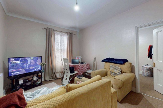 28 High Street, Northwood HA6 1BN 3