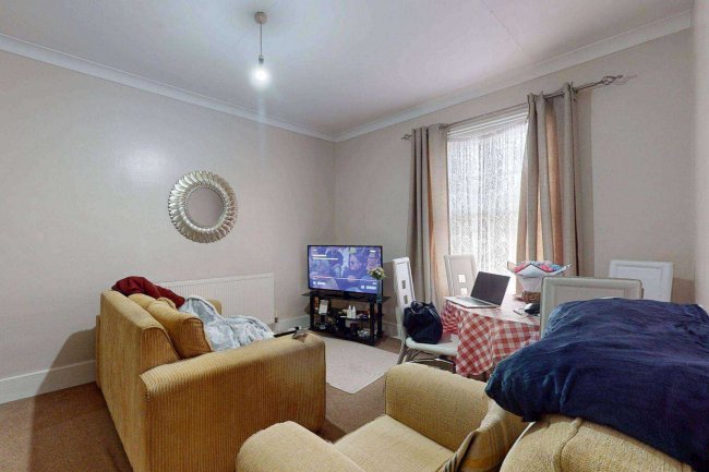 28 High Street, Northwood HA6 1BN 3