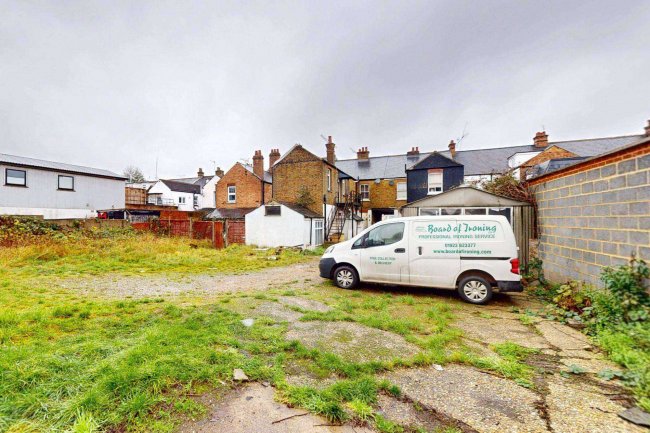 30 High Street, Northwood HA6 1BN 4