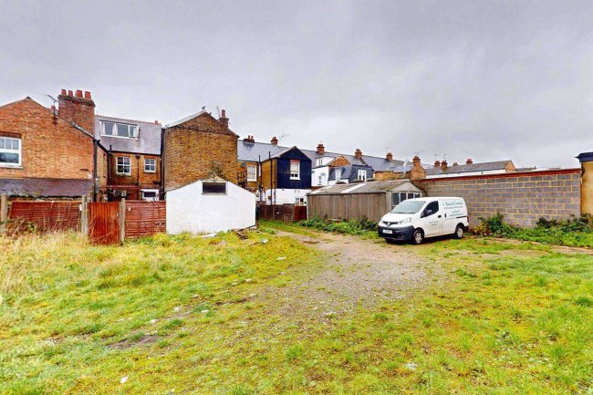 30 High Street, Northwood HA6 1BN 4