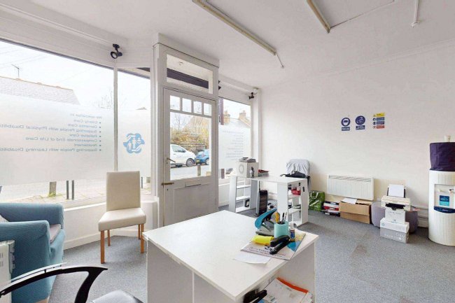 30 High Street, Northwood HA6 1BN 4