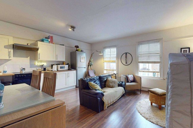 30 High Street, Northwood HA6 1BN 4