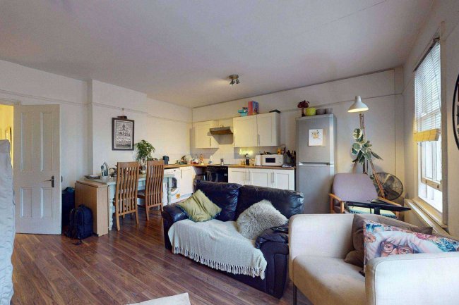 30 High Street, Northwood HA6 1BN 4