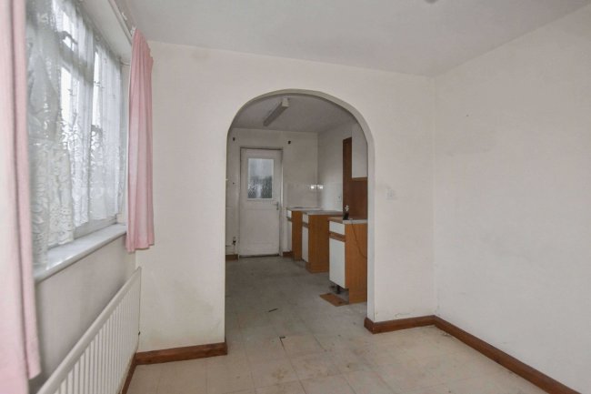 40 Halcot Avenue, Bexleyheath, Kent, DA6 7QB 1