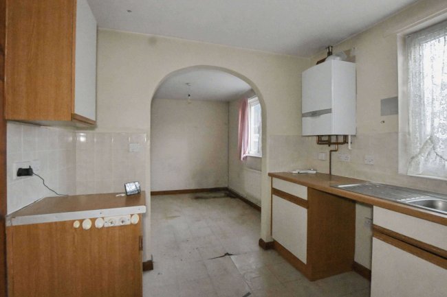 40 Halcot Avenue, Bexleyheath, Kent, DA6 7QB 1