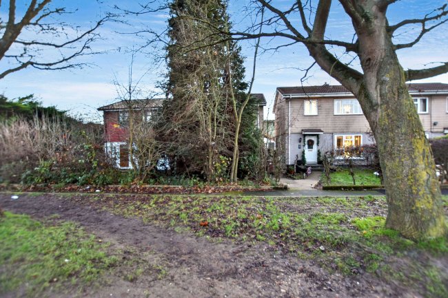 40 Halcot Avenue, Bexleyheath, Kent, DA6 7QB 1