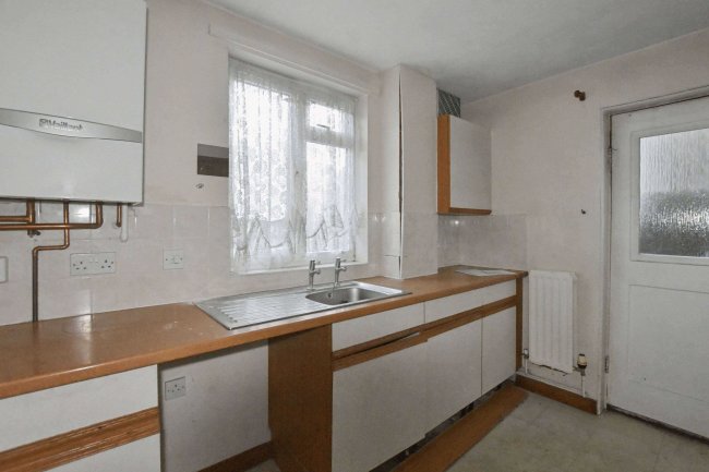 40 Halcot Avenue, Bexleyheath, Kent, DA6 7QB 1