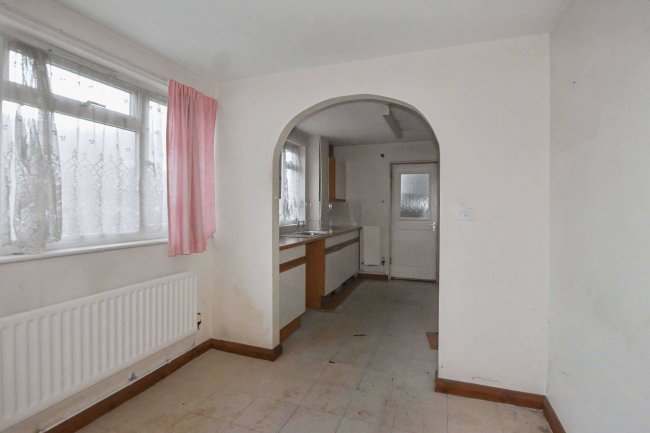 40 Halcot Avenue, Bexleyheath, Kent, DA6 7QB 1