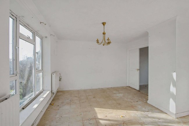 107 Halcot Avenue, Bexleyheath, Kent, DA6 7QA 2