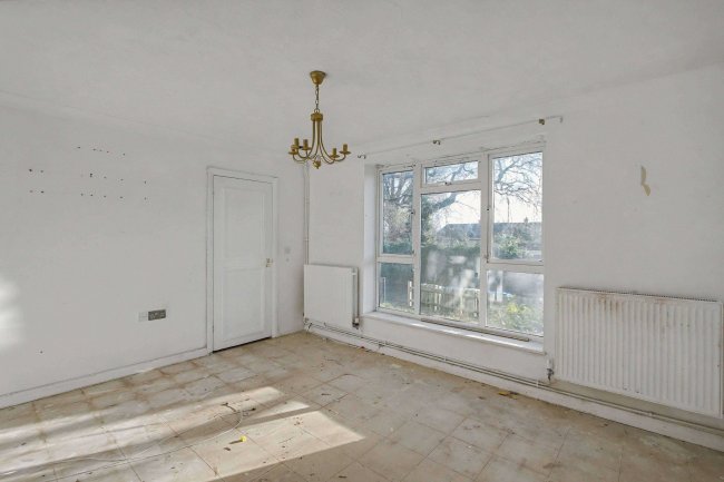 107 Halcot Avenue, Bexleyheath, Kent, DA6 7QA 2