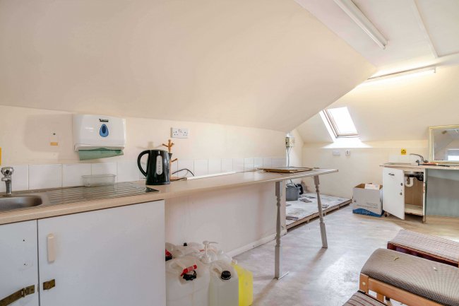 241 Normanby Road, South Bank, Middlesbrough, Cleveland, TS6 6SX 7