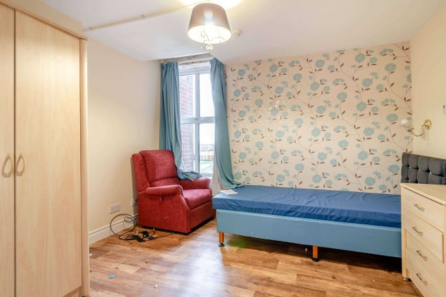 241 Normanby Road, South Bank, Middlesbrough, Cleveland, TS6 6SX 7