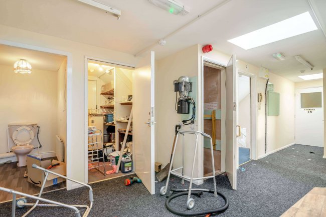 241 Normanby Road, South Bank, Middlesbrough, Cleveland, TS6 6SX 7