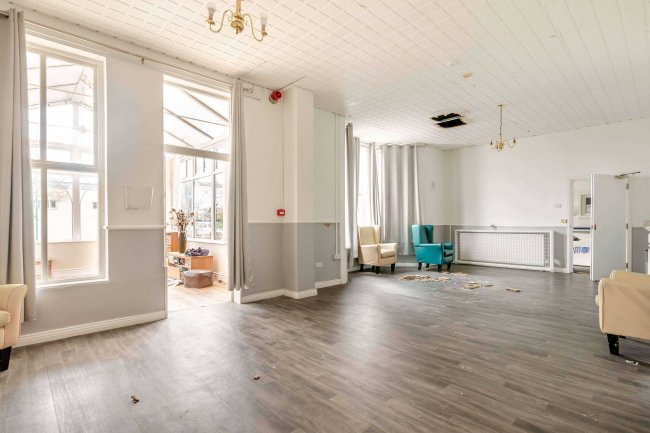 241 Normanby Road, South Bank, Middlesbrough, Cleveland, TS6 6SX 7